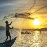 Kehidupan Nelayan Tradisional di Laut Indonesia